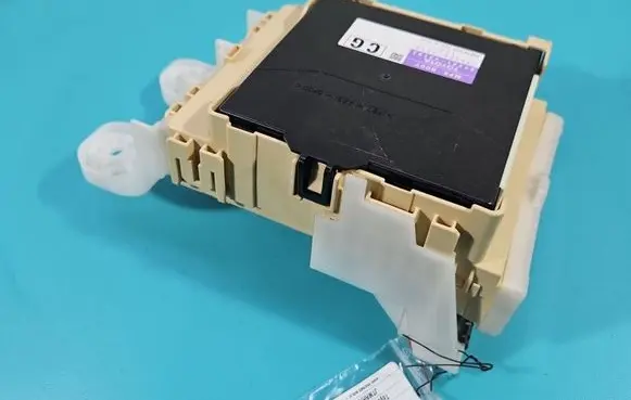 Toyota RAV 4 (XA40) Central body control module 8922142182 IMPRK1562975