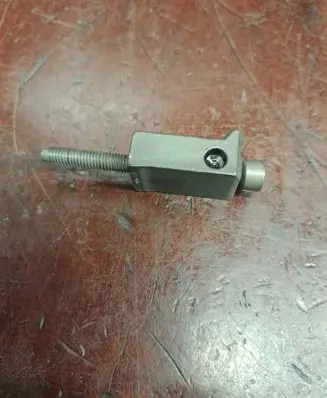 Volkswagen Touran I Fuel Injector clamp holder 
