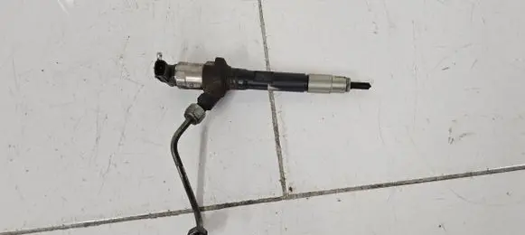 Mazda CX-7 Fuel injector R2AA13H50 001010L01418