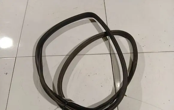 Skoda Fabia Mk2 (5J) Rubber seal front coupe door 