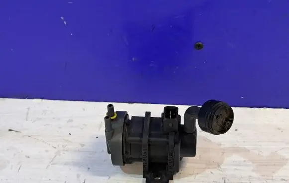 Saab 95 - 96 Engine mount vacuum valve 4522371 4715396