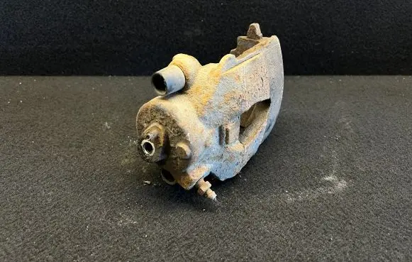 Volkswagen Golf IV Front brake caliper FS111