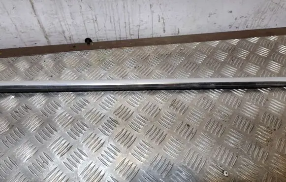 Volkswagen Touareg II Rear door glass trim molding 7P0839477