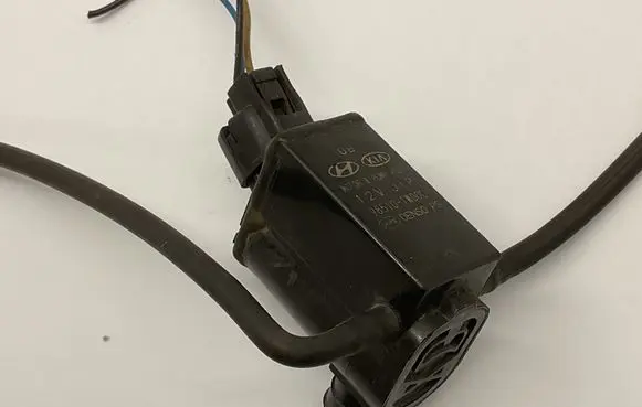 Hyundai i30 Windscreen/windshield washer pump 985101W000