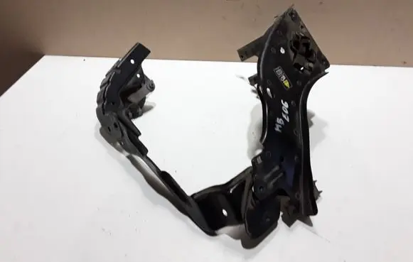 Headlight/headlamp mounting bracket