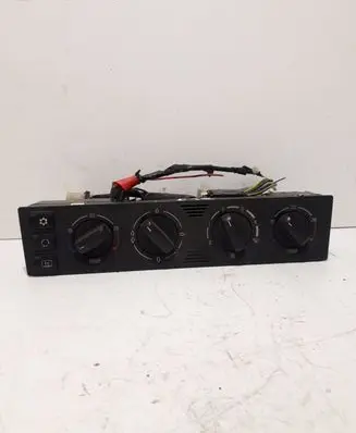 BMW 7 E38 Climate control unit 1382147 828719