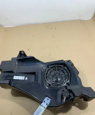 Audi A3 S3 A3 Sportback 8P Subwoofer speaker 8P4035382A 449089
