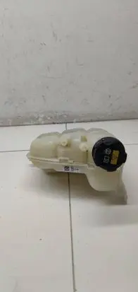 BMW 1 F40 Coolant expansion tank/reservoir 8687503