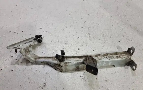 Audi A4 S4 B8 8K Fender mounting bracket 8K0821135