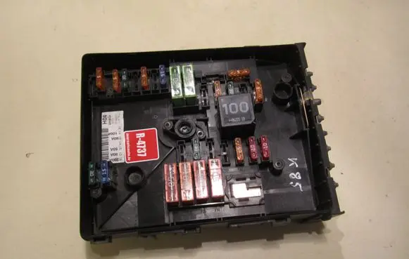 Volkswagen Golf V Fuse module 1K0937125A 017183071