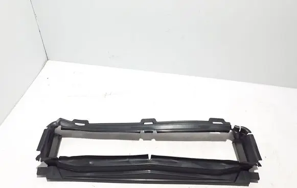 Volvo XC90 Intercooler air channel guide 31383717