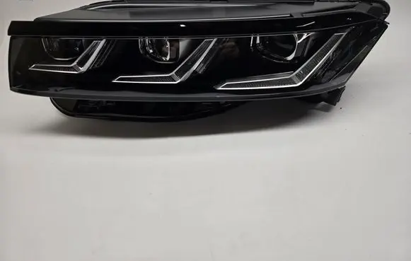 Volkswagen Touareg III Headlight/headlamp 761941081AB