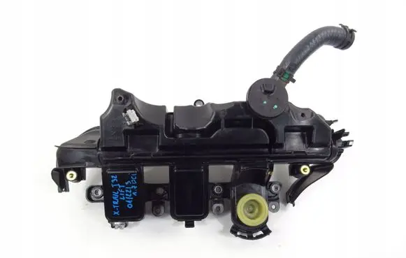 Nissan X-Trail T32 Rocker cam cover 18306606R