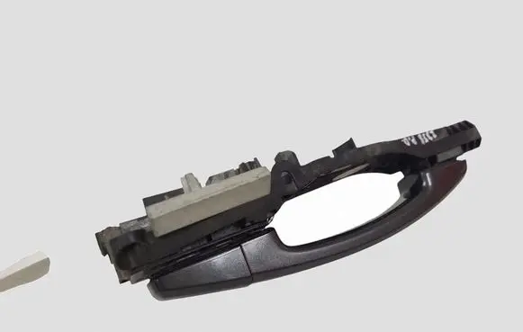 Opel Astra J Front door exterior handle 14096401