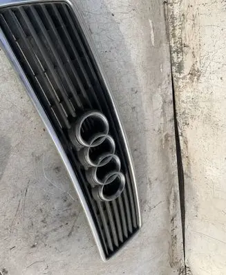 Audi A6 S6 C4 4A Front bumper upper radiator grill