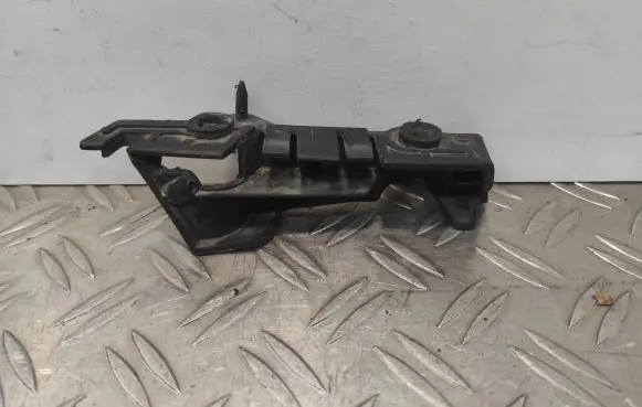Audi A4 S4 B8 8K Front bumper mounting bracket 8K0807284