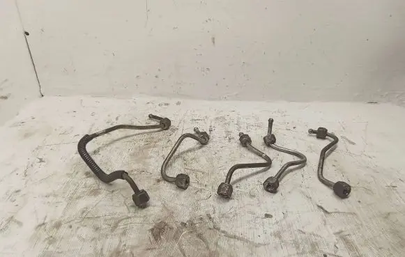 Fuel injector supply line/pipe