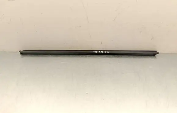 Skoda Enyaq iV Rubber seal front door window/glass 5LA837480A