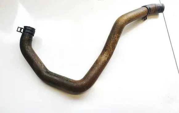 Engine coolant pipe/hose