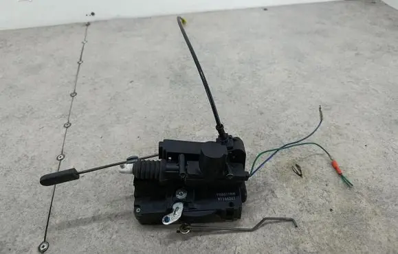 Opel Vivaro Front door lock 770031180891166241