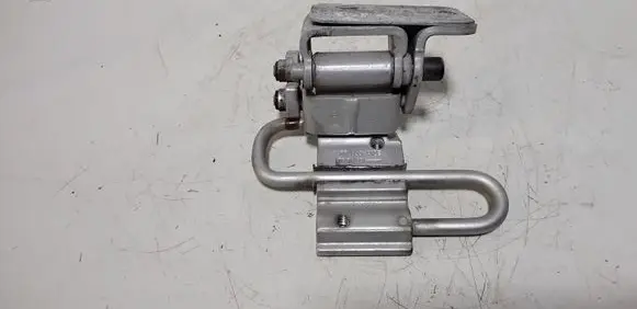 Audi A3 S3 8L Rear door lower hinge 4B0833412E
