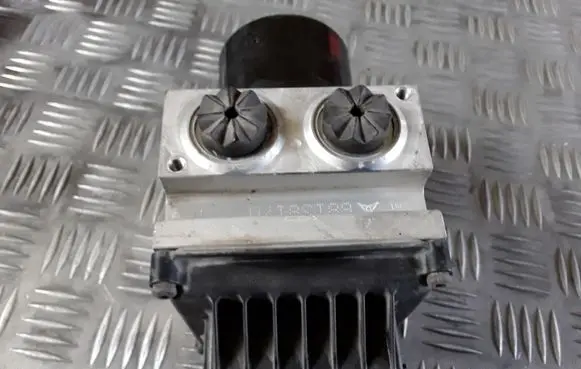 Volkswagen PASSAT B6 ABS Pump 3C0614109P 16705905 16705705F
