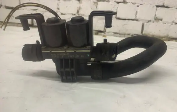 BMW 5 E60 E61 Coolant heater control valve 6931708 060927 1147412181