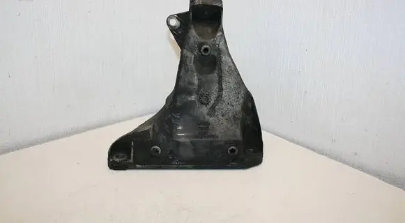 Volkswagen PASSAT B5.5 Engine mounting bracket 8D0199308AB