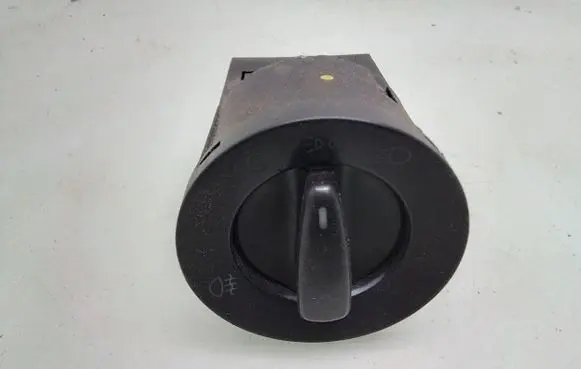 Volkswagen Golf IV Light switch 1C0941531