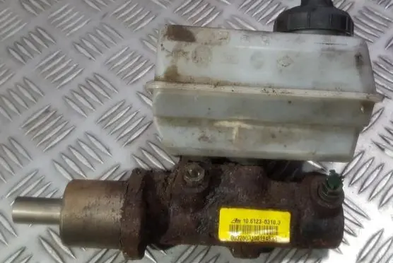 Renault Laguna I Master brake cylinder 7700823486 7700823487