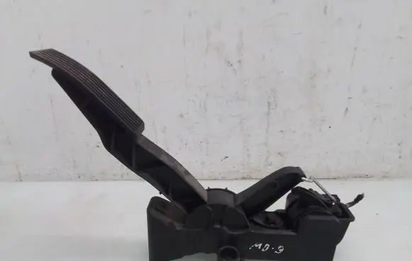 Mercedes-Benz B W245 Accelerator throttle pedal 91736020 PA66GF30