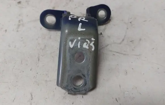 Toyota Avensis T270 Front door upper hinge