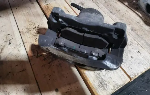 Nissan Qashqai Front brake caliper
