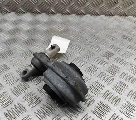 Mercedes-Benz CLA C118 X118 Engine mounting bracket A2472400600