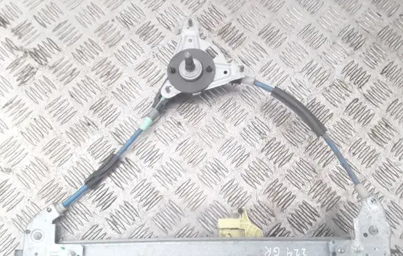 Rear door manual window regulator