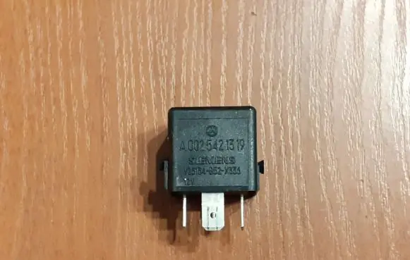 Mercedes-Benz C W202 Other relay 2082 A0025421319