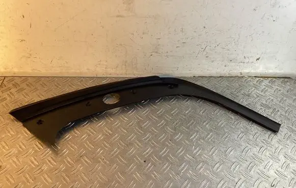 Mercedes-Benz GL X164 Rear side glass trim A1646700487