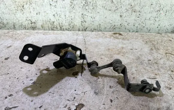 Toyota RAV 4 (XA40) Headlight/headlamp level sensor A1642322 5J0811