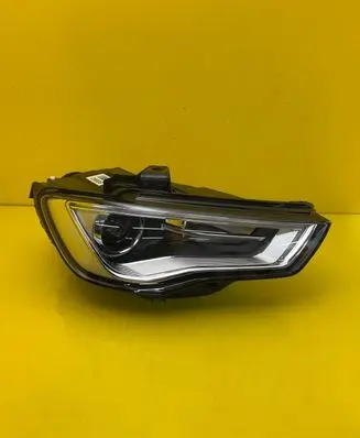 Audi A3 S3 8V Headlight/headlamp 8V0941006