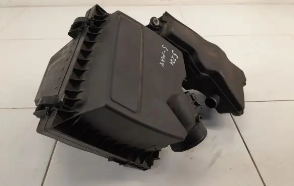 Ford S-MAX Air filter box DS739644KA