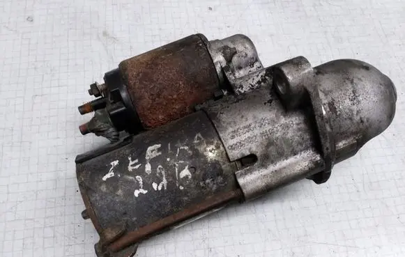 Opel Zafira A Starter motor 2567565
