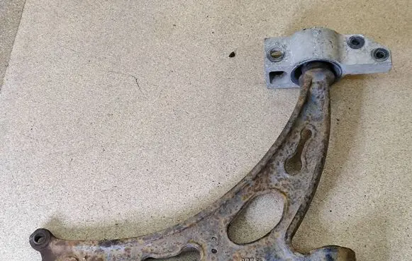 Volkswagen Touran I Front lower control arm/wishbone 1K0407153G
