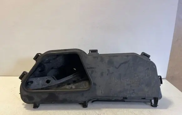 Audi Q7 4M Air filter box 4M1815389