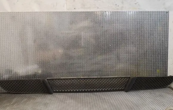 BMW 1 E81 E87 Front grill 7166605