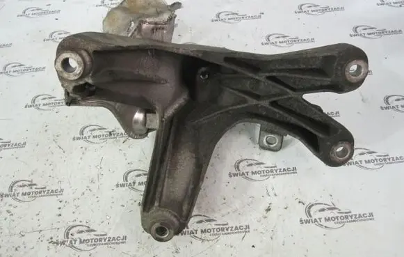 Engine mounting bracket