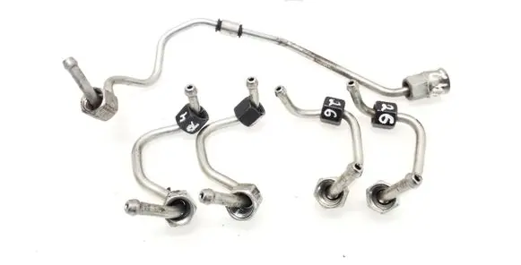 Volvo XC60 Fuel injector supply line/pipe 31303505 131016
