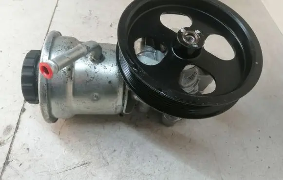 Toyota Avensis T250 Power steering pump 12180