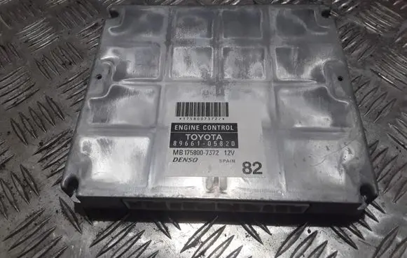 Toyota Avensis T250 Engine control unit/module 8966105820