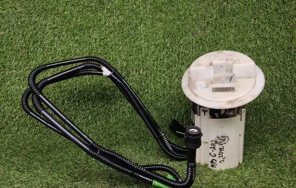 Mercedes-Benz C W204 In-tank fuel pump A2044702294 1582881035