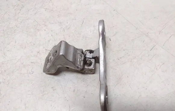 Opel Vectra C Rear door upper hinge